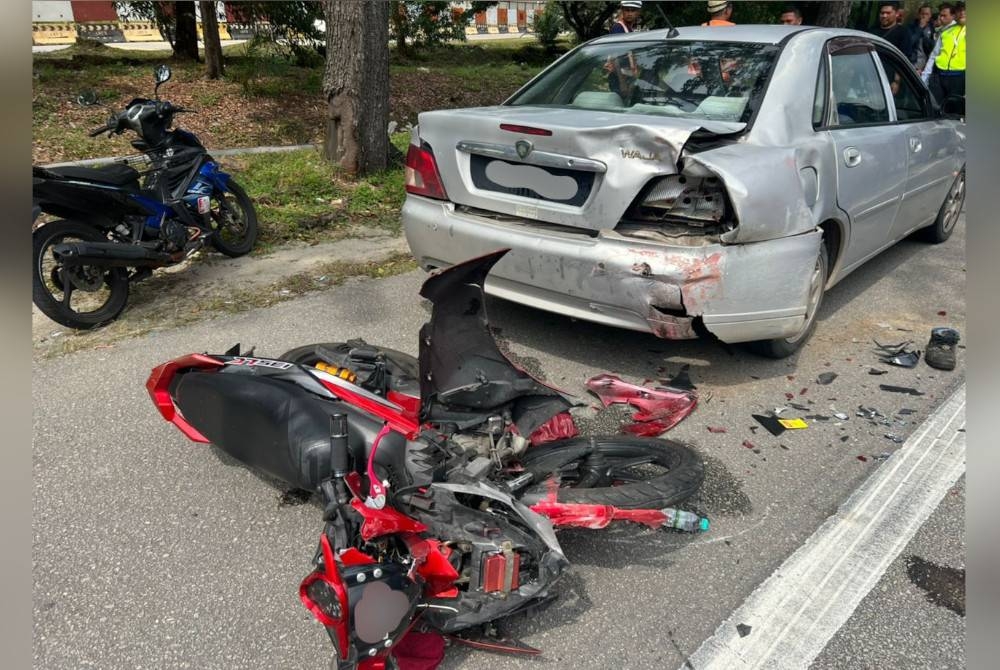 Keadaan motosikal mangsa yang terlibat dalam kemalangan berkenaan.