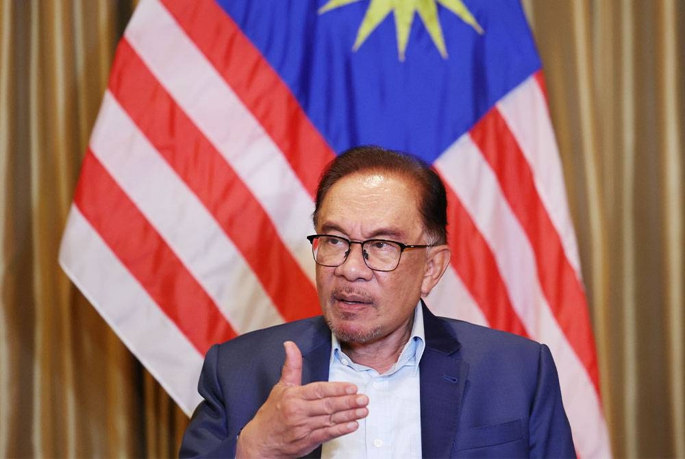 Anwar pada sidang media selepas mengadakan lawatan ke Thailand hari ini. Foto Bernama