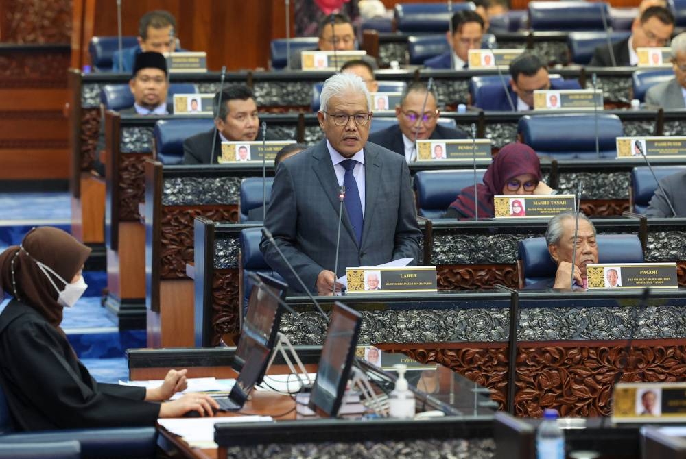 Ketua Pembangkang yang juga Ahli Parlimen Larut Datuk Seri Hamzah Zainudin pada Mesyuarat Pertama Penggal Kedua Parlimen Ke-15 di Dewan Rakyat. - Foto Bernama