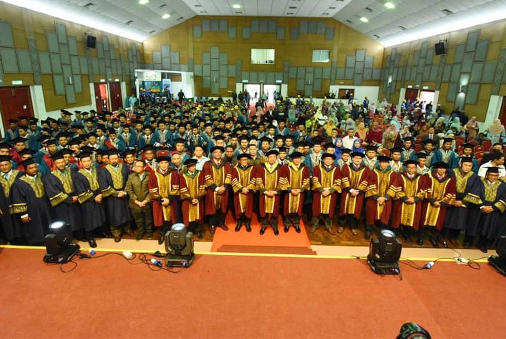 Majlis graduasi melibatkan 142 pelatih termasuk 17 pelatih cemerlang itu dirasmikan Timbalan Menteri Kerja Raya, Datuk Seri Abdul Rahman Mohamad yang turut menyampaikan Anugerah Pelatih Cemerlang, Sijil Penghargaan dan Anugerah Ikon TVET Pembinaan.