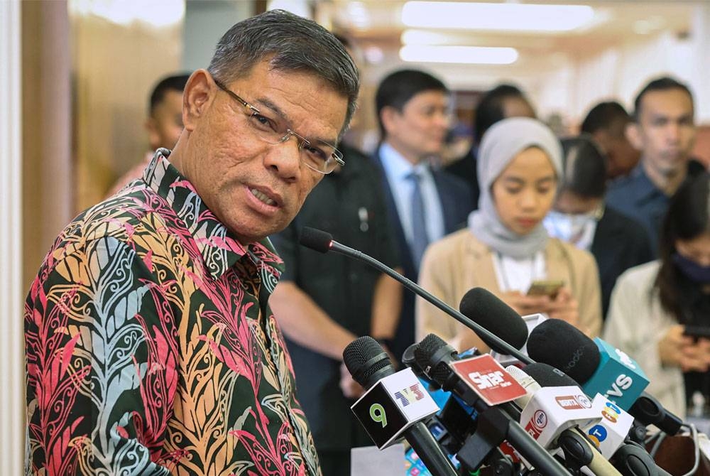 Saifuddin Nasution bercakap pada sidang media pada Mesyuarat Pertama Penggal Kedua Parlimen ke-15 di Bangunan Parlimen hari ini. - Foto Bernama