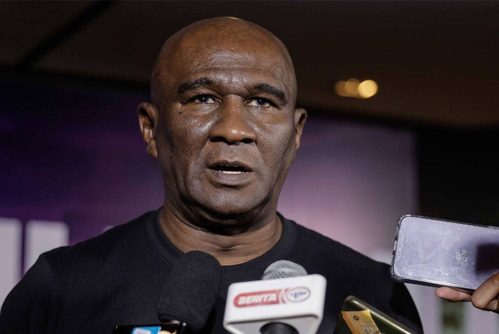 Zainal Abidin bercakap pada sidang media Majlis Malam Gebang Bola Astro 2023 malam ini. - Foto Bernama