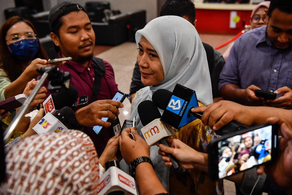 Dira bercakap pada sidang media selepas hadir Mesyuarat Khas MKT UMNO di Pusat Dagangan Dunia Kuala Lumpur (WTCKL) pada Khamis. - Foto Bernama