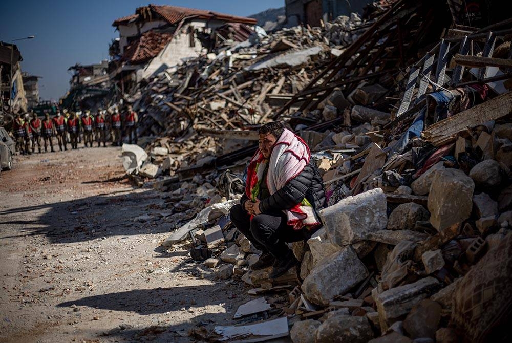 Gempa bumi melanda selatan Turki dan barat laut Syria meragut puluhan ribu nyawa. - Foto EPA