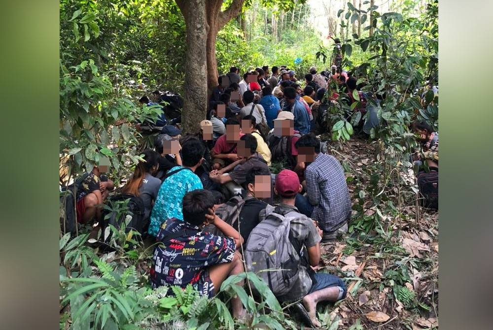 Antara warga Myanmar disyaki mangsa pemerdagangan manusia yang ditemui dalam serbuan di kawasan semak di tepi sawah padi Kampung Sapi, Jeram Perdah, Pasir Mas pada Jumaat.