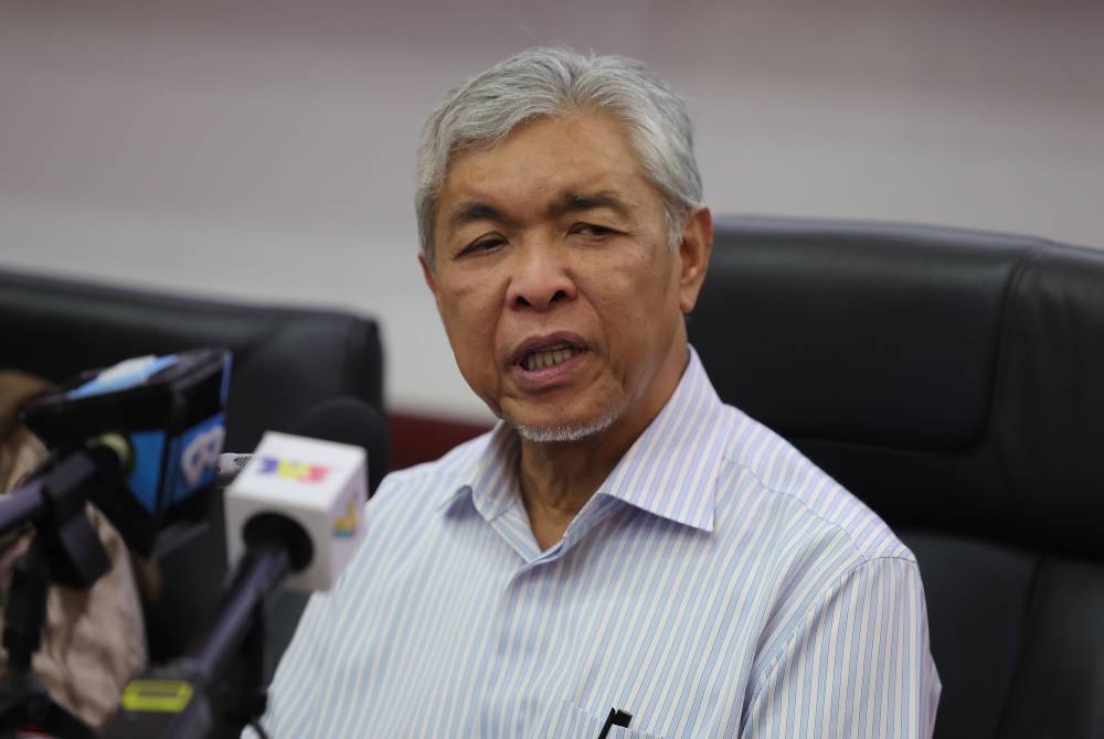  Timbalan Perdana Menteri Datuk Seri Dr Ahmad Zahid Hamidi pada sidang media selepas sesi perbincangan ketika lawatan di Universiti Pendidikan Sultan Idris Shah (UPSI) hari ini. - Foto Bernama