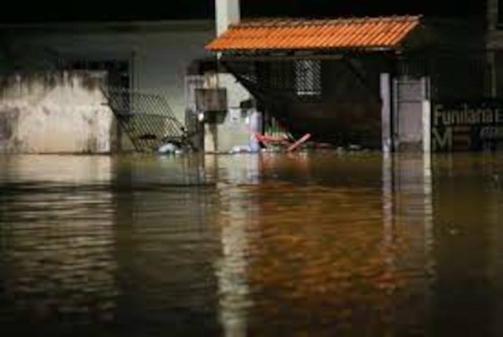 19 maut akibat banjir dan tanah runtuh yang dicetuskan oleh hujan lebat di Sao Paulo, Brazil. - Foto Reuters