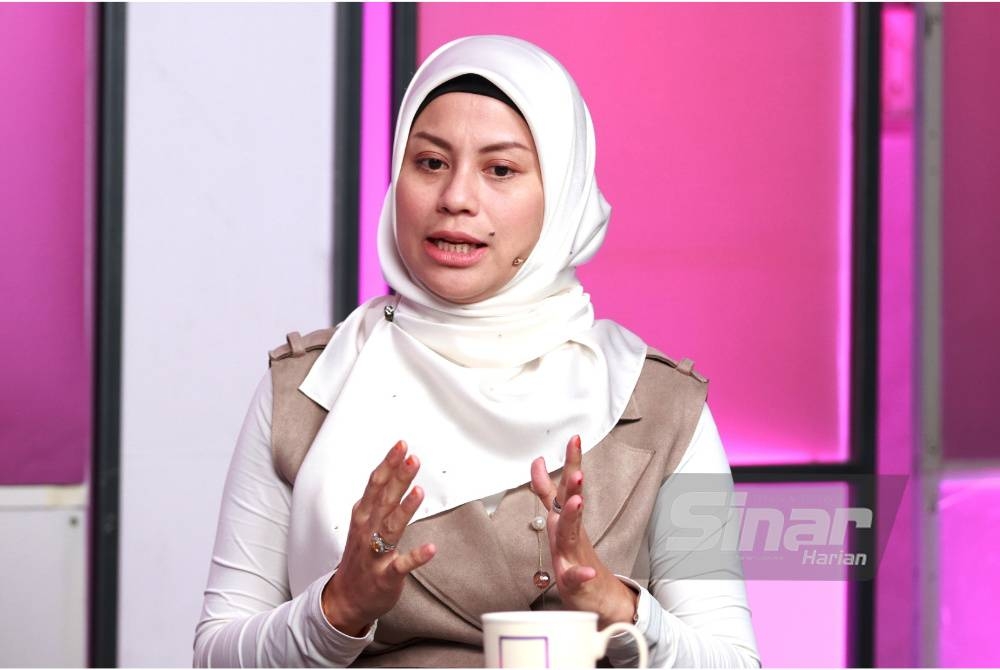 Rebecca Nur Al Islam ketika menjadi panelis program MUM bertajuk &#039;Pengorbanan yang tiada had&#039; yang disiarkan di semua platform digital Sinar Harian pada Isnin. - Foto MUHAMMAD SYARIN KHAIRI