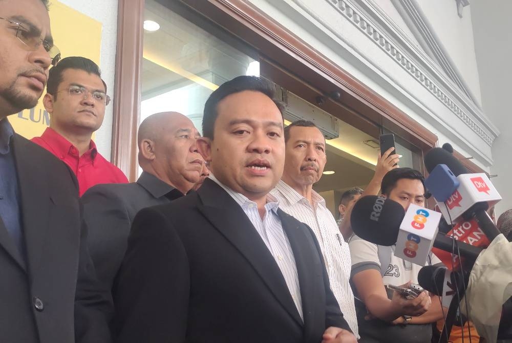 Wan Saiful pada sidang akhbar di pekarangan Mahkamah Sesyen pada Selasa.