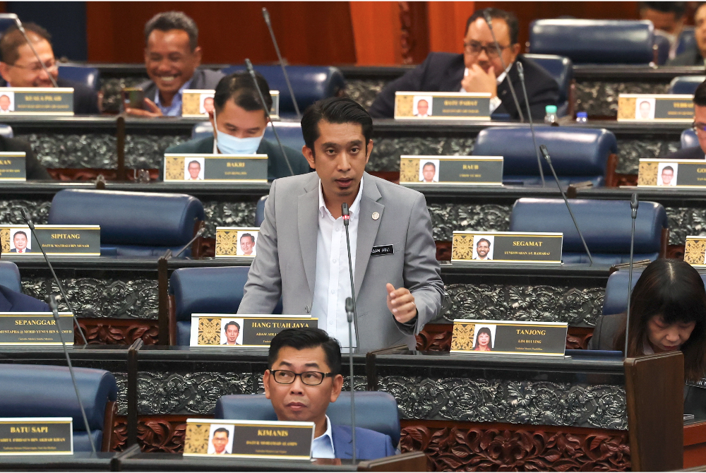 Adam Adli ketika sesi soal jawab pada Mesyuarat Pertama Penggal Kedua Parlimen ke-15 di Bangunan Parlimen, Kuala Lumpur pada Selasa. - Foto Bernama