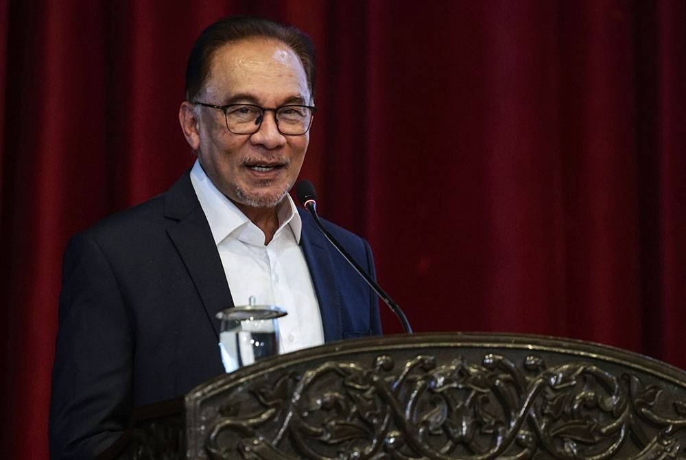 Anwar ketika berucap di majlis penutup Persidangan Antarabangsa Abdulhamid Abusulayman di Universiti Islam Antarabangsa Malaysia pada Rabu. - Foto Bernama