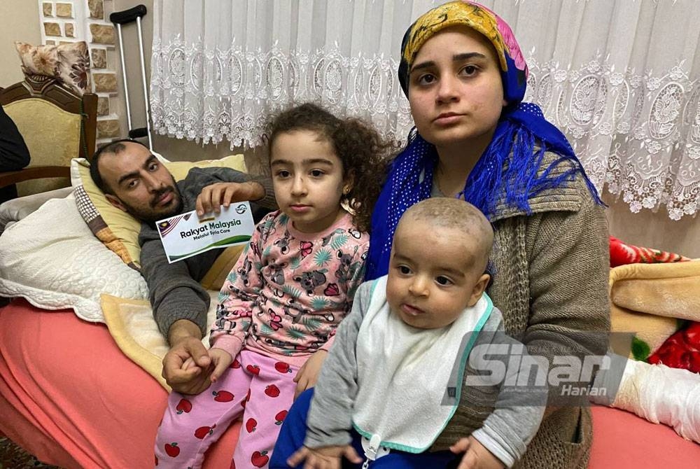 Irfan bersama isteri dan dua anaknya yang menerima sumbangan kewangan dari Tabung #BantuanBencana Sinar Harian x Syria Care kini menetap di rumah keluarganya di Reyhanli selepas kediaman mereka di Antakya musnah dalam tragedi gempa bumi Turkiye pada 6 Februari lalu.