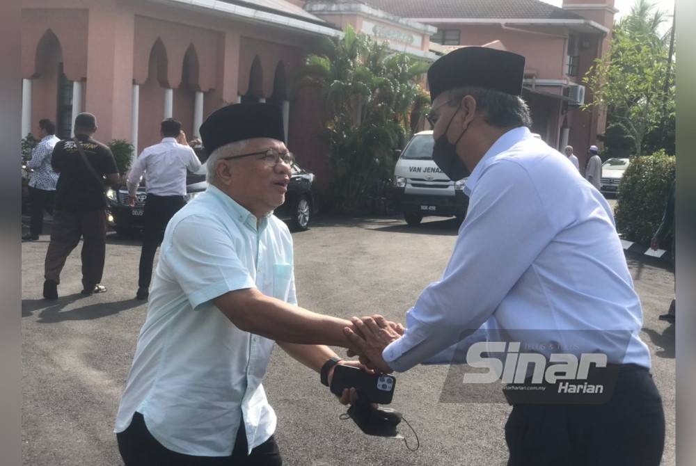 Hussamuddin ketika hadir di surau Al Mawaddah Sungai Tangkas Bandar Baru Bangi bagi memberi penghormatan terakhir kepada Allahyarham Mohd Kamal.