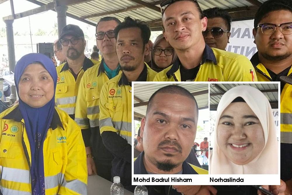 Mimi Afzan bersama pekerja Lynas yang hadir pada himpunan aman Lynas di padang awam Balok di sini pada Khamis