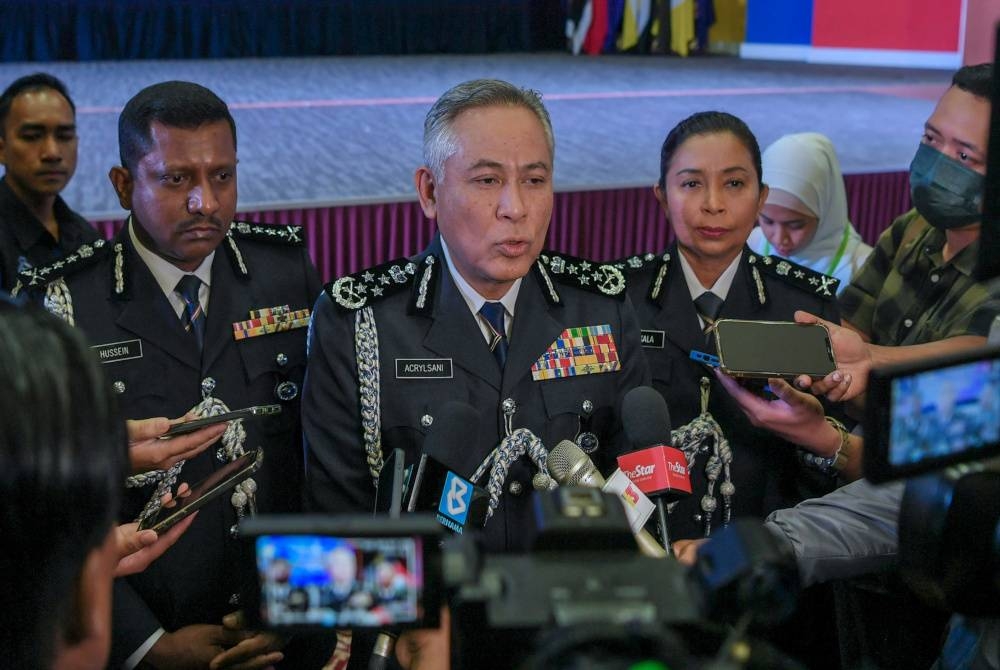 Acryl Sani Abdullah Sani (tengah) ketika sidang akhbar di Maktab Polis Diraja Kuala Lumpur, Cheras hari ini. Foto Bernama