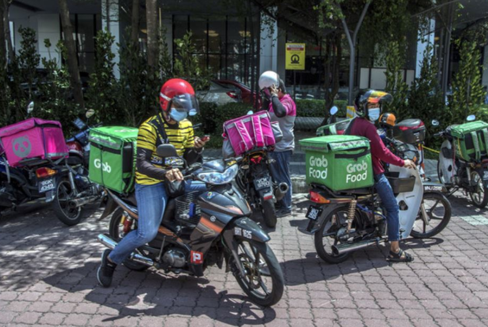 Kerajaan akan mewajibkan semua pekerja sendiri untuk mencarum di bawah Skim Keselamatan Sosial Pekerja Sendiri secara berperingkat. - Foto Bernama