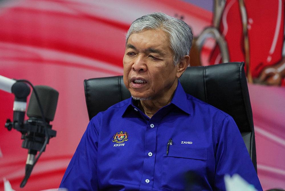 Ahmad Zahid hadir pada program siaran langsung Selamat Pagi Malaysia dan Nasional FM anjuran Radio Televisyen Malaysia di Angkasapuri, pada Sabtu. - Foto Bernama