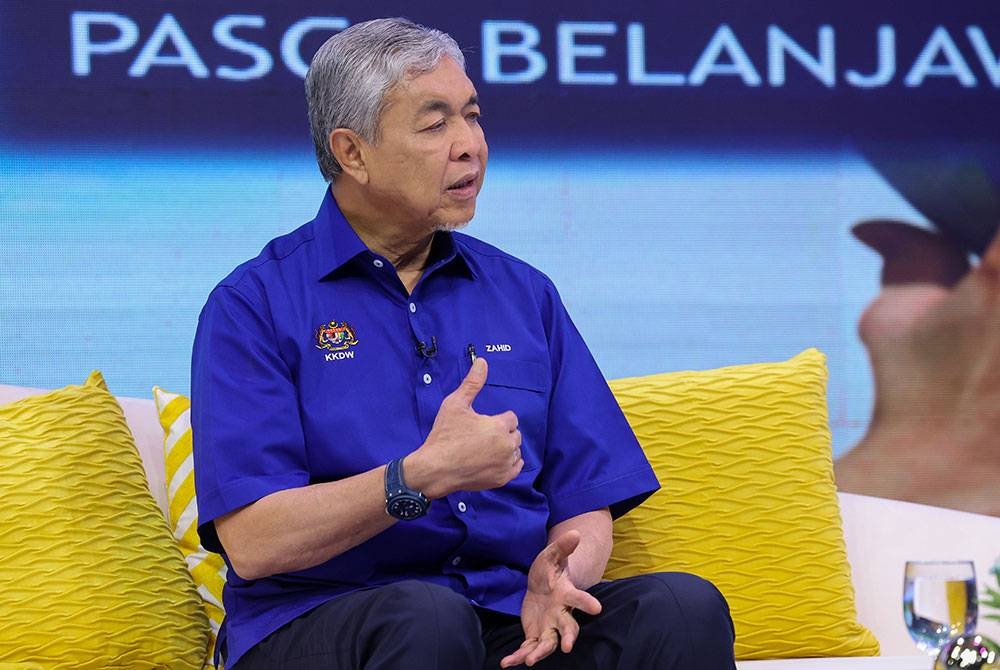 Ahmad Zahid hadir pada program siaran langsung Selamat Pagi Malaysia dan Nasional FM anjuran Radio Televisyen Malaysia di Angkasapuri pada Sabtu. - Foto Bernama