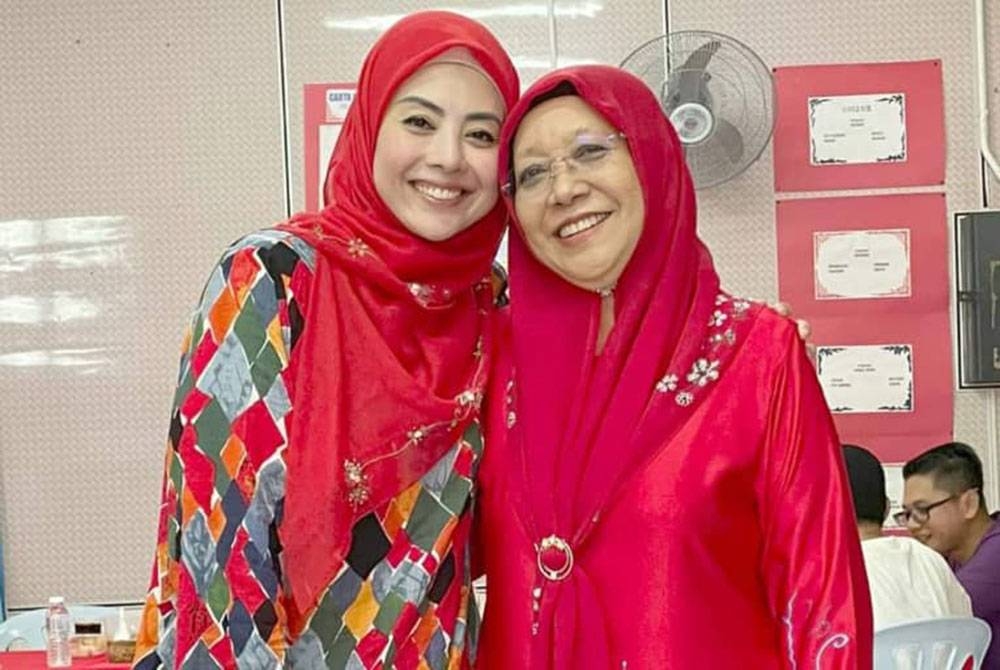 Nurulhidayah (kiri) bertemu dengan Zarozatin bagi menyatakan hasrat bertanding jawatan Ketua Wanita UMNO Bahagian Bagan Datuk pada pemilihan parti itu kali ini. - Foto FB Nurulhidayah Ahmad Zahid Official