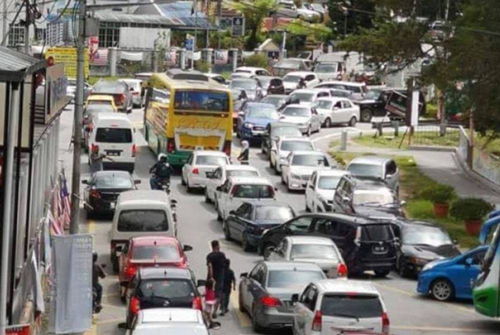 Kesesakan di Cameron Highlands sering berlaku pada hujung minggu dan cuti sekolah kerana pertambahan pelancong. Foto Ihsan pembaca.