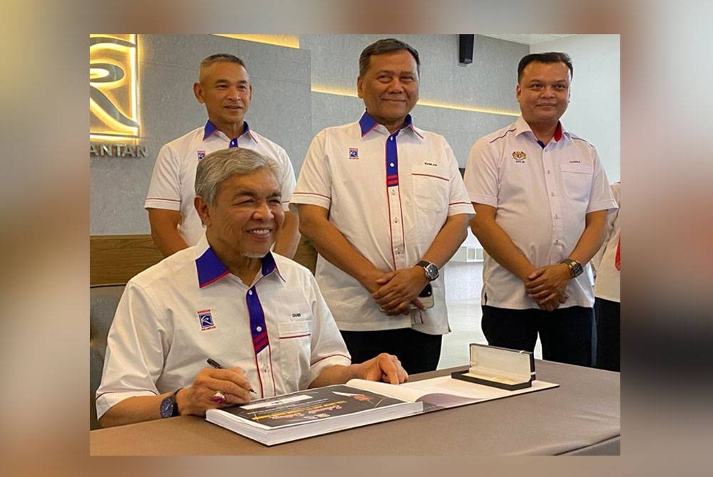 Ahmad Zahid mengadakan lawatan rasmi ke Kesedar di Gua Musang pada Ahad.