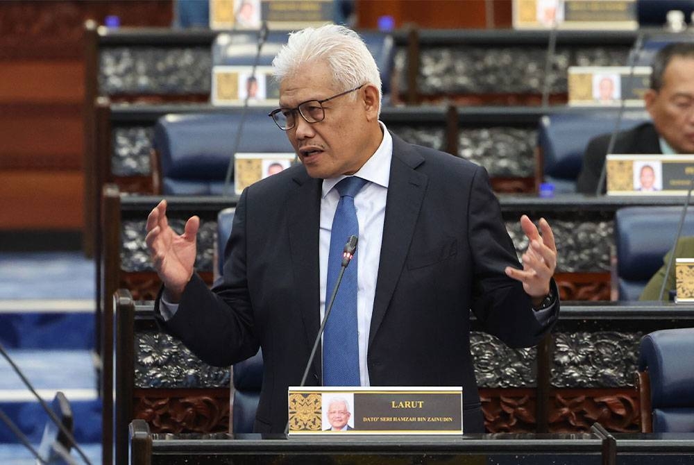 Hamzah ketika perbahasan bagi Rang Undang-Undang Perbekalan 2023 pada Mesyuarat Pertama Penggal Kedua Parlimen ke-15 di Bangunan Parlimen pada Isnin. - Foto: Bernama