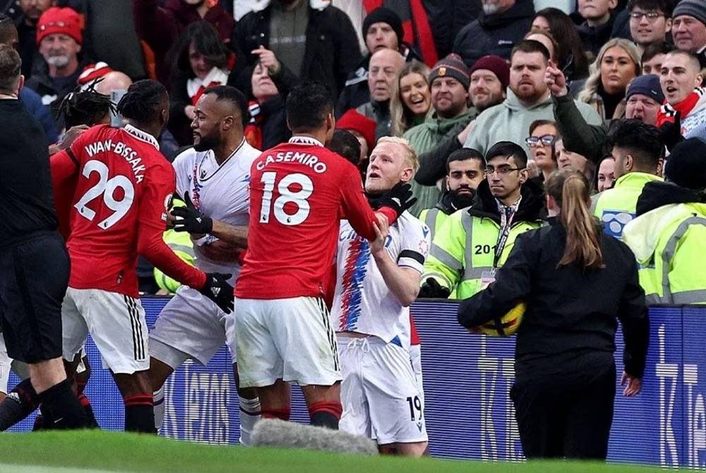 Insiden Casemiro mengasari Hughes semasa aksi liga di Stadium Old Trafford pada 4 Februari lalu.