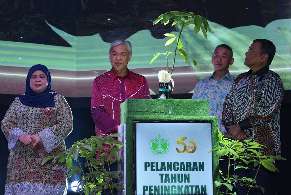 Majlis Perhimpunan Bulan Mac Kementerian Kemajuan Desa dan Wilayah (KKDW) Tahun 2023 dirasmikan Ahmad Zahid yang berlangsung di Ibu Pejabat RISDA. - FOTO SINAR HARIAN / RAFEQ REDZUAN