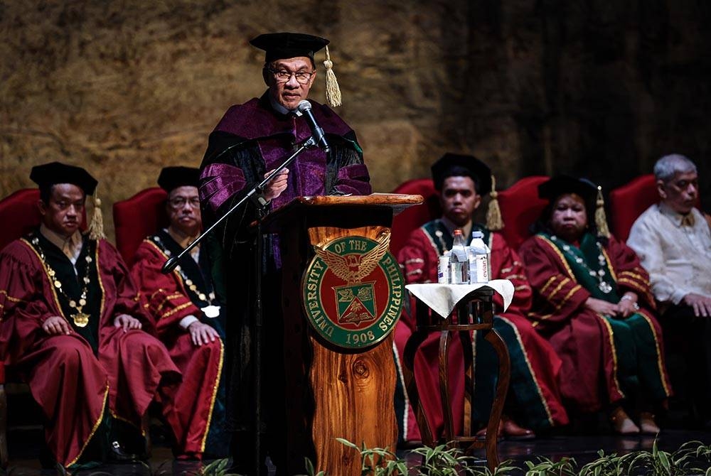 Anwar ketika dalam ceramah bertajuk ‘30 Tahun Selepas Kebangkitan Asia: Pengajaran Strategik Buat ASEAN di Universiti Filipina pada Khamis.