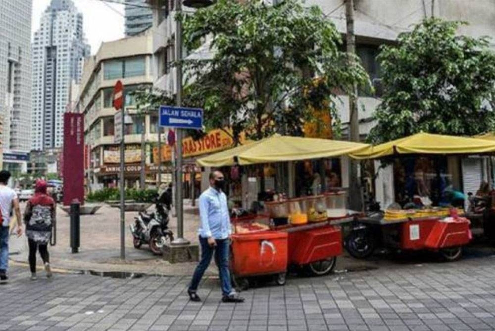 Terdapat sebilangan peniaga dan penjaja didakwa mengambil kesempatan menjalankan perniagaan di lokasi yang tidak dibenarkan. - Gambar hiasan