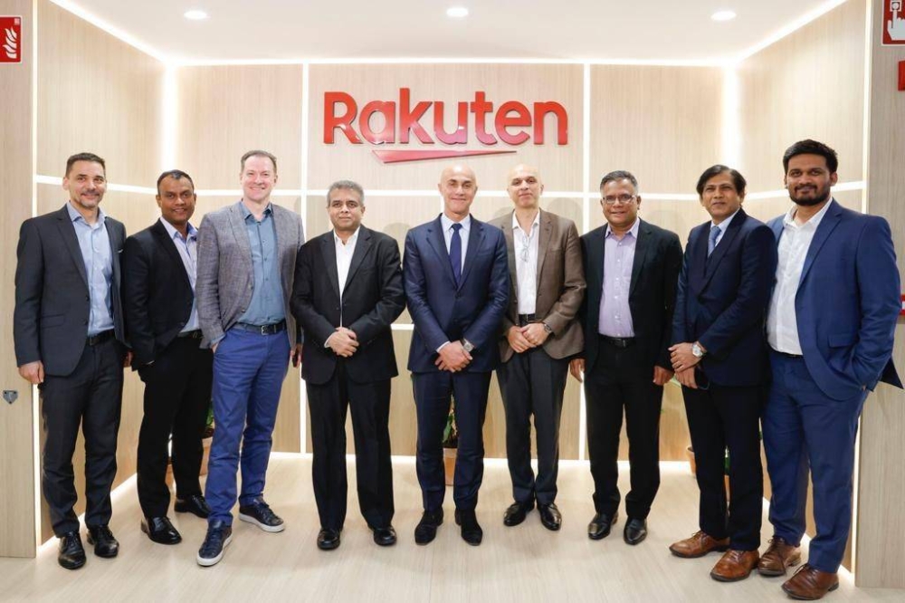 Barisan kepimpinan Axiata Enterprise dengan Rakuten Symphony.