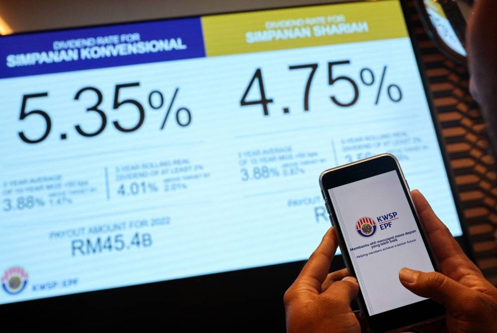 KWSP umum dividen 5.35 peratus bagi simpanan konvensional dan 4.75 peratus untuk simpanan syariah bagi tahun 2022.