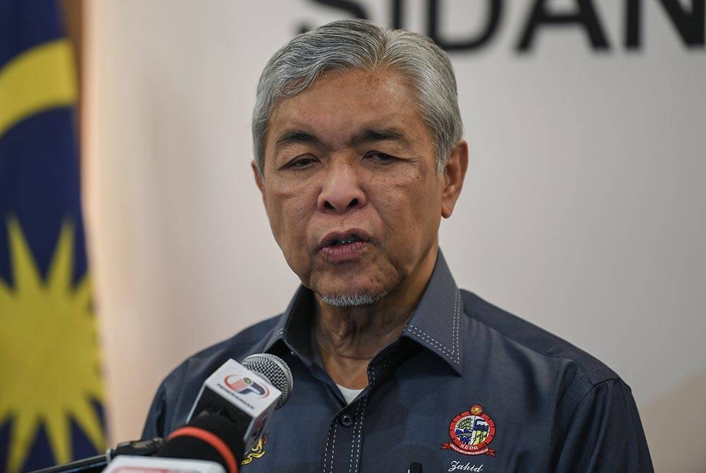 Timbalan Perdana Menteri, Datuk Seri Dr Ahmad Zahid Hamidi pada sidang media ketika lawatan kerja di Lembaga Kemajuan Wilayah Kedah (KEDA) pada Ahad. - Foto Bernama.