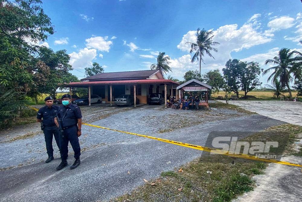 Lokasi kejadian dikawal ketat oleh polis.