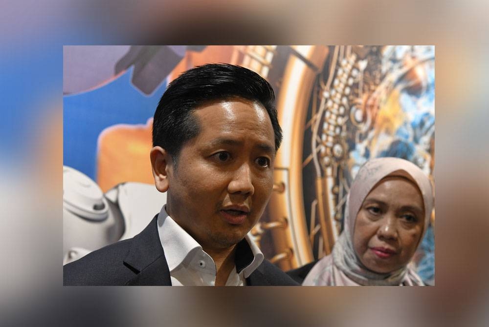 Arthur Joseph ditemui media selepas merasmikan galeri dron di Tech Dome Penang yang terletak di Kompleks Tun Abdul Razak (Komtar), Georgetown hari ini. - Foto Bernama