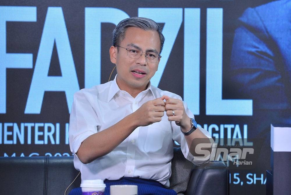 Program Town Hall Rakyat bersama Menteri Komunikasi dan Digital, Fahmi Fadzil yang dihoskan oleh Azhar Sulaiman di Kompleks Kumpulan Karangkraf pada Isnin. Foto SINAR HARIAN / MOHD HALIM ABDUL WAHID