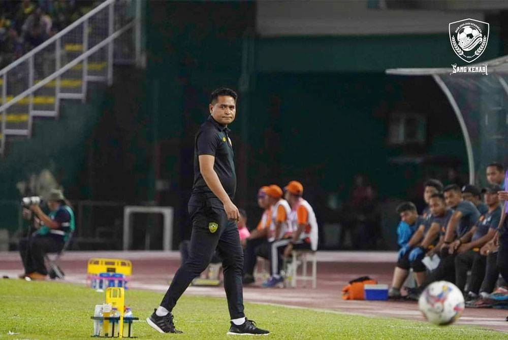 Nafuzi dilayangkan kad merah pada minit ke-70 pada aksi ketiga Liga Super 2023 semasa KDA FC menentang PDRM FC pada malam Sabtu. FOTO KDA FC