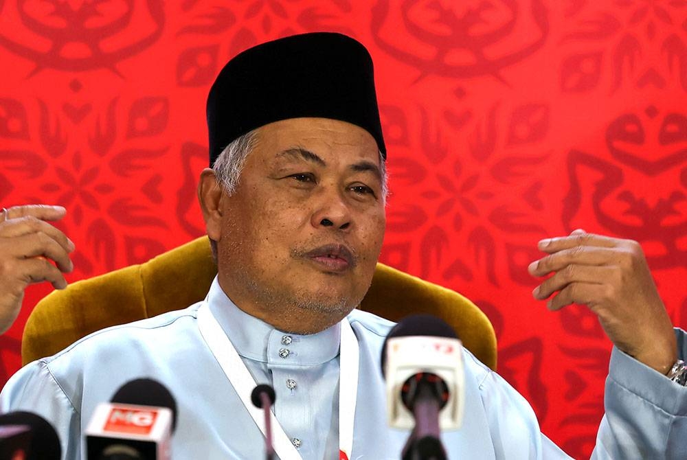 Datuk Seri Ahmad Said - Foto Bernama