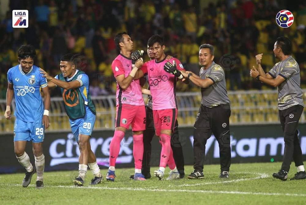 Penjaga gawang Penang FC, Shafiq Afifi Suhaimi dinobatkan pemain terbaik perlawanan. - Foto MFL