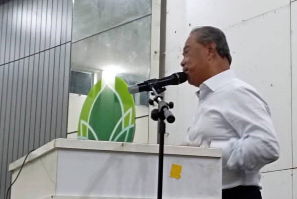 Muhyiddin ketika berucap pada program Solat Hajat Keselamatan Negara dan Solidariti Menentang Kezaliman di Pusat Tarbiyah Pas Pusat, Taman Melewar pada Khamis.