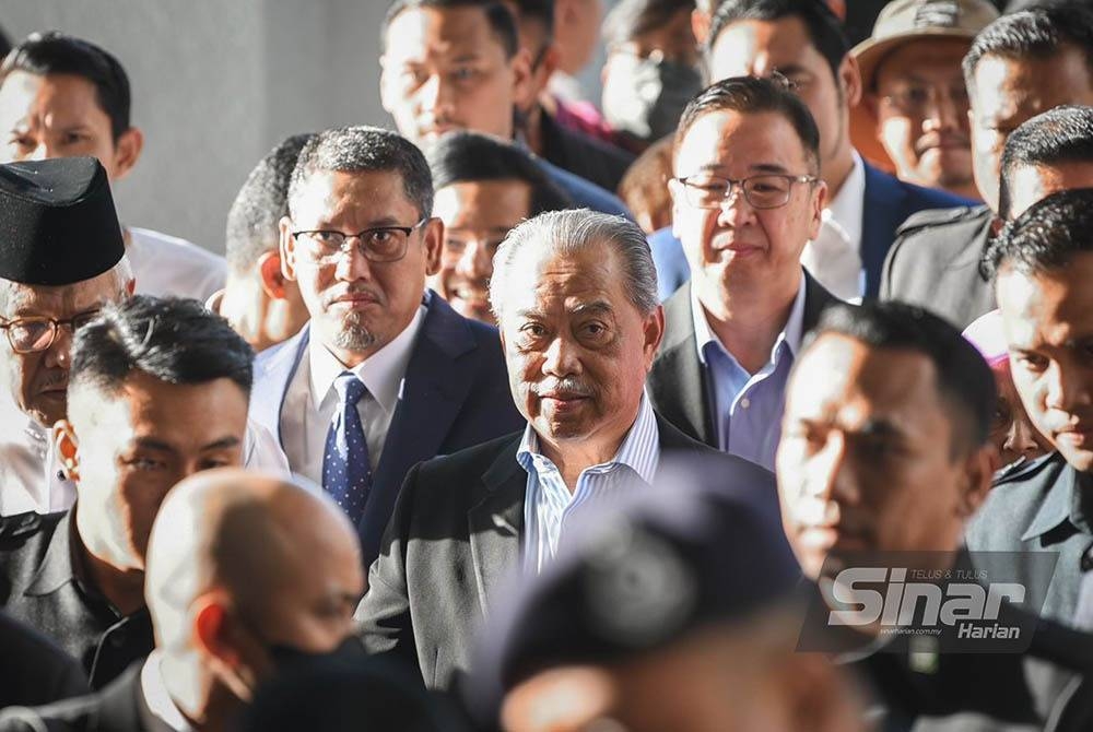 Muhyiddin ketika tiba di Kompleks Mahkamah Kuala Lumpur pada Jumaat. FOTO: SINAR HARIAN/ RAFEQ REDZUAN