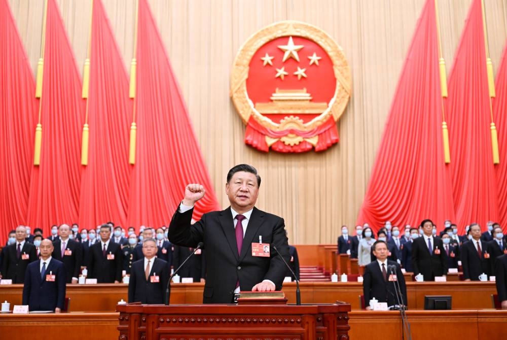 Xi Jinping dipilih sekali lagi sebagai Presiden Republik Rakyat China dan Pengerusi Suruhanjaya Ketenteraan Pusat PRC pada sidang tahunan Kongres Rakyat Kebangsaan, pagi tadi. - Foto Xinhua