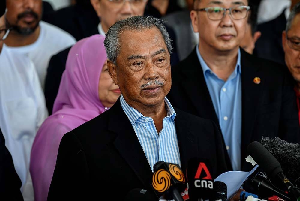 Pada Jumaat, Muhyiddin dihadapkan di Mahkamah Sesyen di sini atas enam pertuduhan kes rasuah berjumlah RM232.5 juta dan pengubahan wang haram sebanyak RM195 juta.. - Foto Bernama.