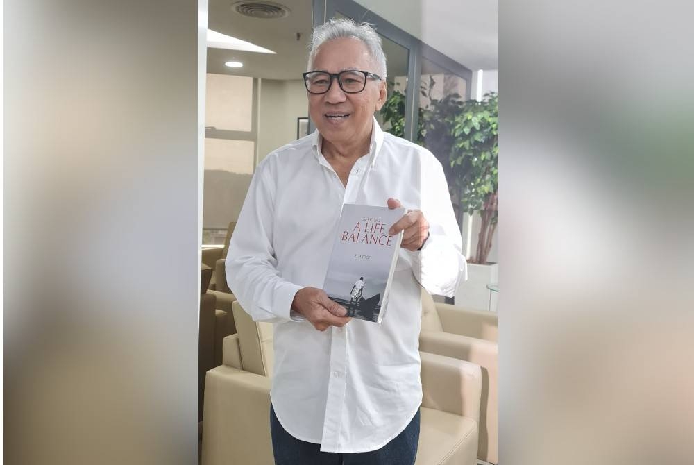 Mohamad Hussein melancarkan buku ‘Seeking A Life Balance’ tulisannya di Bangunan CGC Kelana Jaya pada Sabtu.