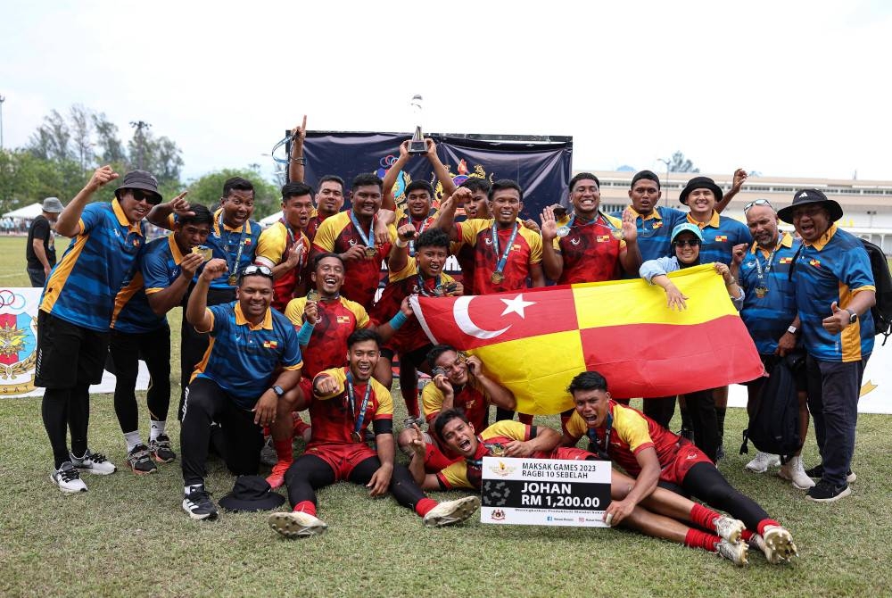 Pemain Selangor meraikan kejayaan menjuarai Kategori Cup Maksak Malaysia 10s 2023 Stadium Ragbi Perak, Ipoh pada Ahad. - Foto Bernama