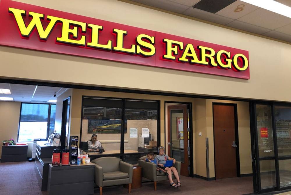 Rompakan pelik itu berlaku di Wells Fargi Bank di Salt Lake City baru-baru ini. - Agensi