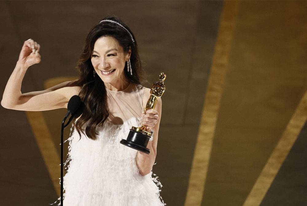 Michelle Yeoh memenangi Pelakon Wanita Terbaik pada Anugerah Akademi (Oscars) ke-95. - Foto EPA