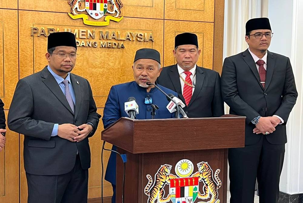 Tuan Ibrahim ketika sidang media di bangunan Parlimen pada Selasa.