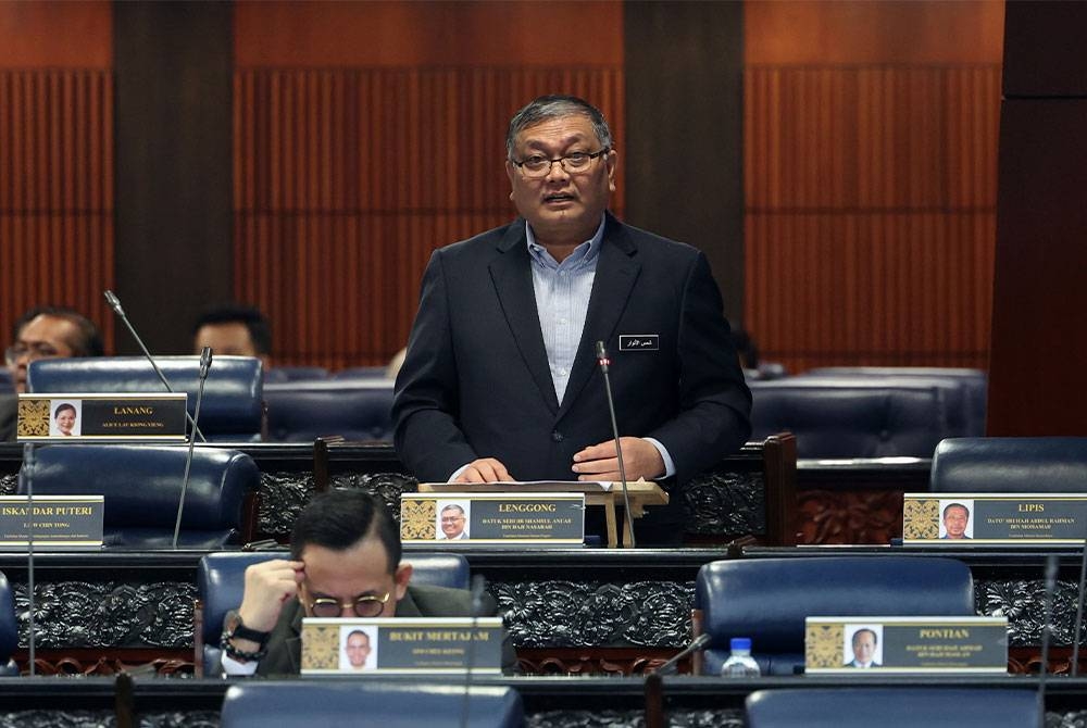 Shamsul Anuar ketika sesi soal jawab pada Mesyuarat Pertama Penggal Kedua Parlimen ke-15 di Bangunan Parlimen pada Selasa. - Foto Bernama