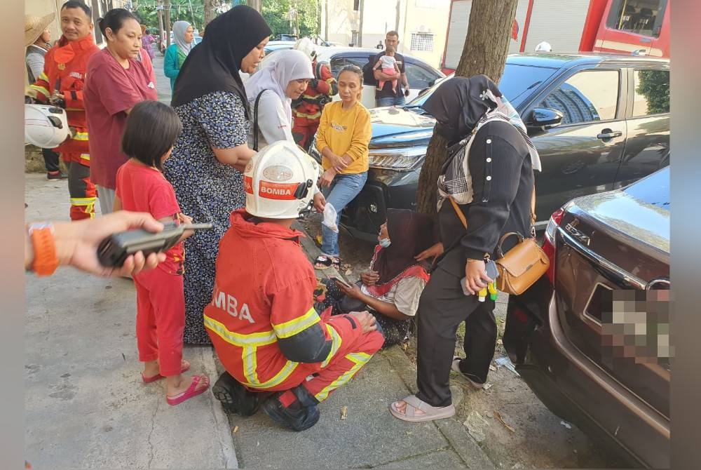 Mangsa tidak mengalami sebarang kecederaan selepas sebuah unit pangsapuri di Taman Puchong Hartamas di sini terbakar pada Rabu.